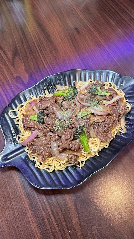 Garlic Noodles with Steak